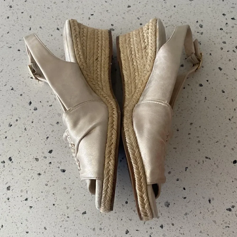 Easy Street Kindly Espadrille Slingback Wedge Gold Metallic Sandals Size 10